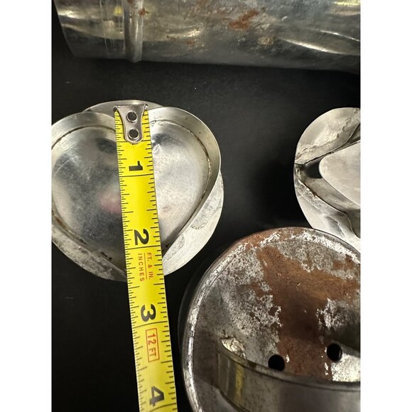 5 cookie cutters + Metal tin with lid For Baking & Decorating - Picture 4 of 7